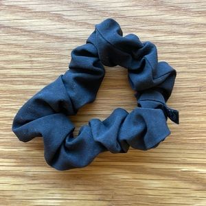 Lululemon Uplifting Scrunchie